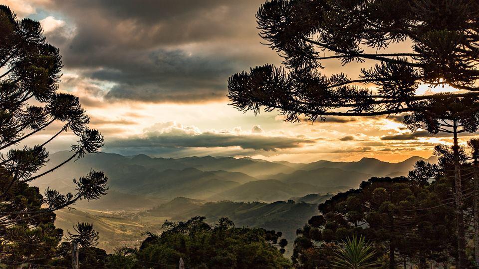 Chales Pedra Do Bau Сан-Бенту-ду-Сапукаи Экстерьер фото